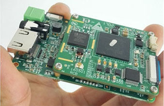 وحدة إرسال الفيديو COFDM صغيرة الحجم خفيفة الوزن تزن مدخلات HDMI و CVBS تشفير AES256